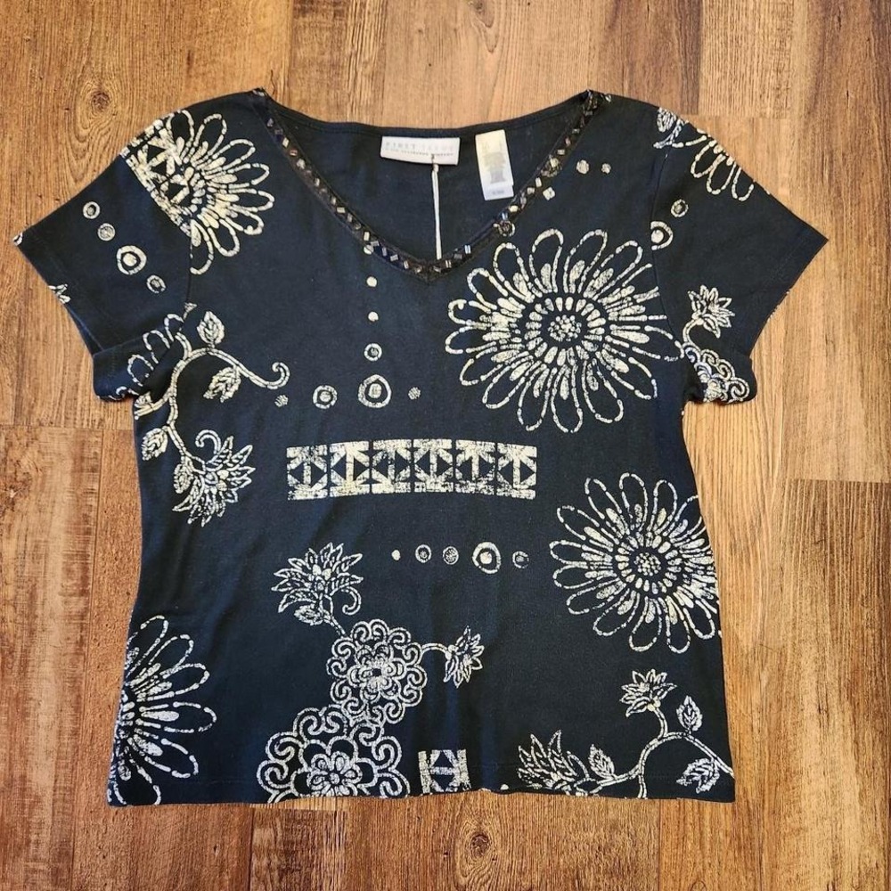 Vintage 1990s Liz Claiborne Graphic Cotton Tee Shirt